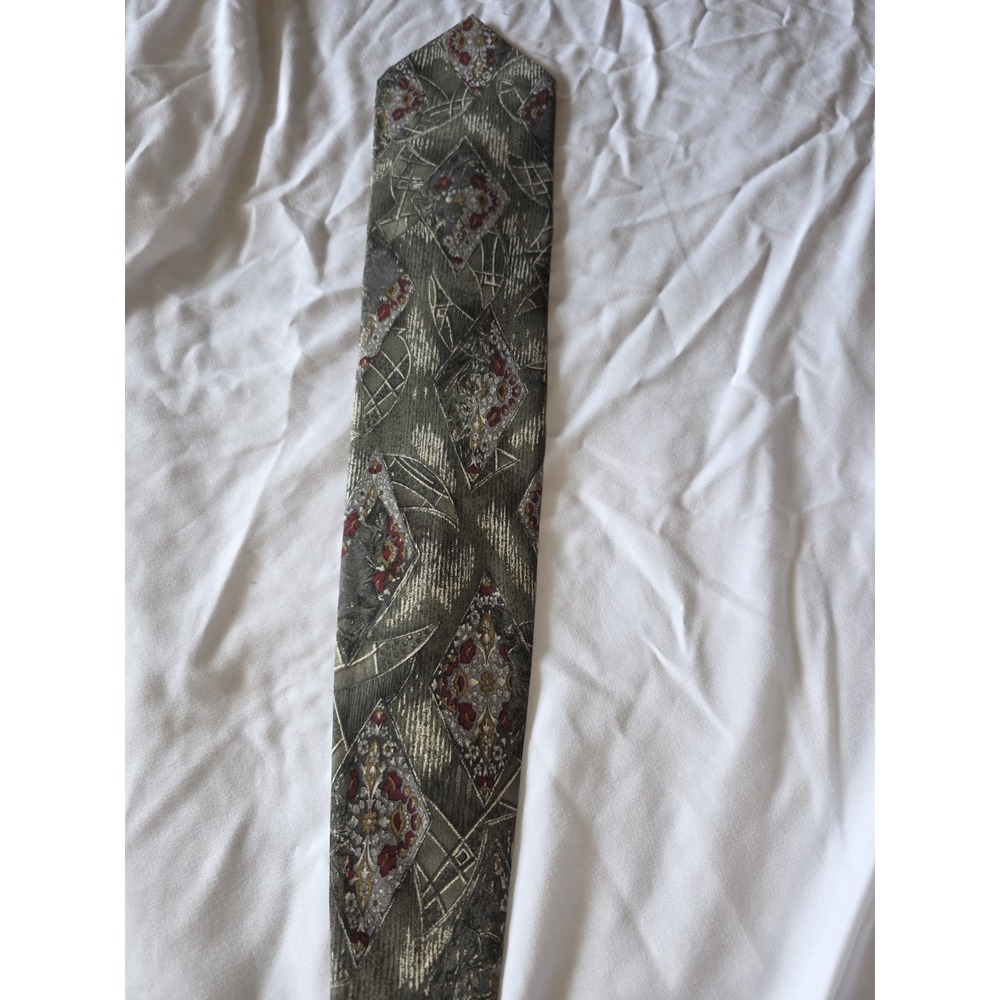Handcrafted Gentlemens Club Tie. Green And Maroon.  100% Silk.‎